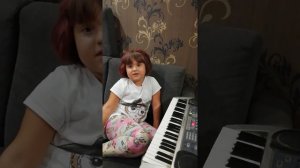 Первый урок игры на синтезаторе