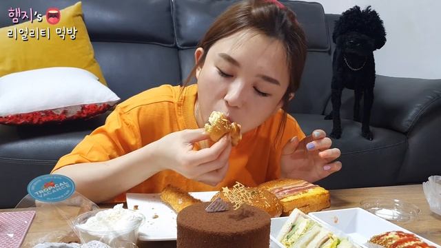 리얼먹방:) 오늘은 빵순이 (ft. 컵라면) ★ 찜질방아님ㅣAssorted Bread (ft. Spicy Cup Noodle) ㅣREAL SOUNDㅣASMR MUKBANGㅣ