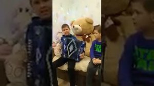потсанёнок поёт песню       Юры Шатунова детство