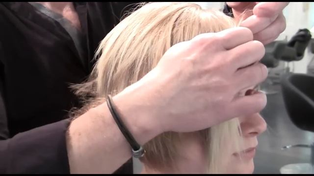 How To: Style Short Hair with Texturizing Paste смотреть онлайн