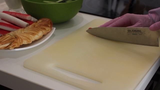САЛАТ С СЫРОМ СУЛУГУНИ И КРАБОВЫМИ ПАЛОЧКАМИ/БЫСТРЫЙ РЕЦЕПТ САЛАТ/ОЧЕНЬ СуперВкусно