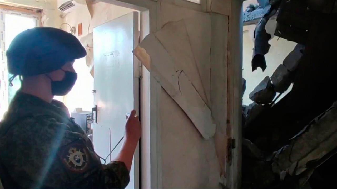В Волновахе устраняют последствия ракетного удара, который нанесли украинские боевики