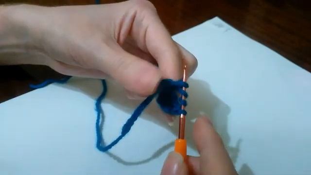 7  Как вязать столбик с двумя накидами. Уроки вязания крючком для начинающих Crochet lessons