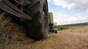 Уборка сена в тюки.