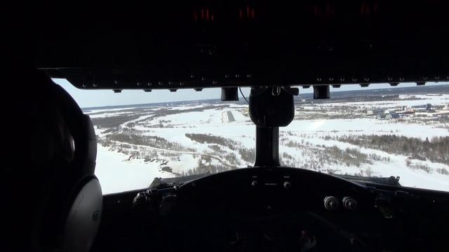Кабина Дугласа DC-3 взлет, посадка Сургут Боровая.