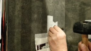 Как установить стеклянную полочку на керамогранитной плитке.