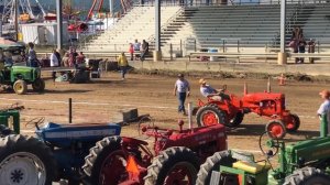 Allis Chalmers CA pulling deadweight at theFayette County fair