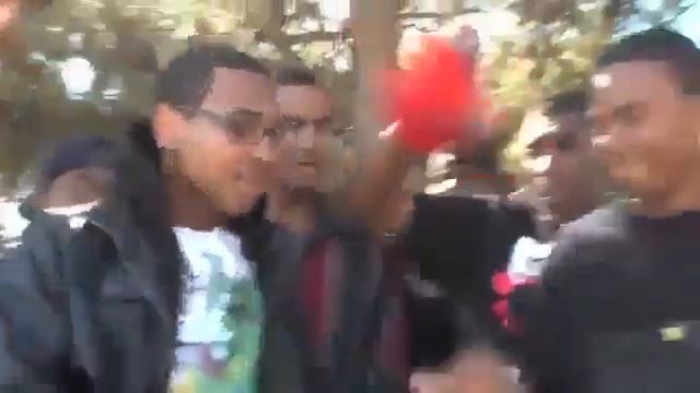 Орущая толпа негров! (Оригинал) смотреть онлайн