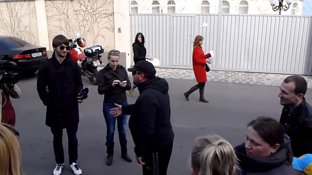 Активный представитель неизвестной "общественной организации" смотреть онлайн