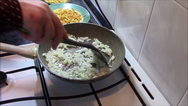 Куриный салат с хрустящей картошкой пай ГНЕЗДО ГЛУХАРЯ.