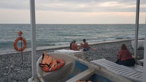 Пляжи в Сочи ОПУСТЕЛИ! Пляж санатория "Бирюза"на закате. Где отдыхающие? Для июля-это мало.Июль 202
