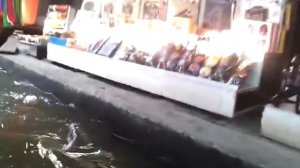 Плавучий рынок в Тайланде