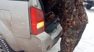 Снятие заднего фонаря Nissan Pathfinder с целью замены лампочки поворотника.