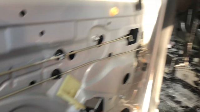 LADA Largus хорошая дополнительная шумоизоляция вряд ли окажется лишней в салоне отечественного авт
