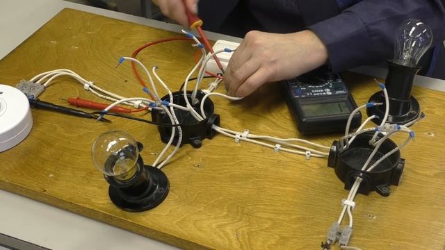 Электромонтаж - Малых - Занятие 4 смотреть онлайн