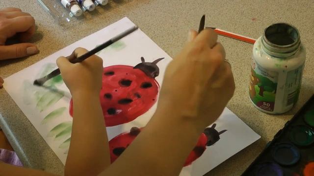 Рисуем Божьих коровок. Урок рисования для детей 3 лет. Простой рисунок красками для детей смотреть онлайн