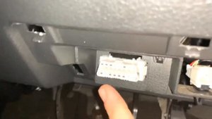 Nissan Qashqai j11 obd port location diagnostic plug location 2014-on