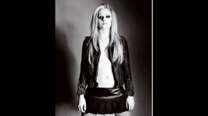 Канадской певице Аврил Лавин исполнилось 37 лет- 10 фактов о белокурой рок-принцессе (22 фото)