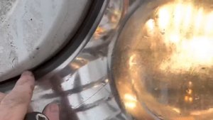 Замена лампочки ближнего света ) МВ Актрос мп-4 )