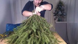 Новогодний Гном из еловых веток