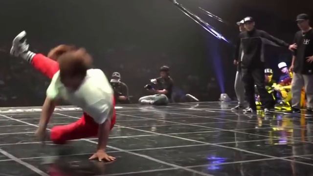 B-Boy Tronik - Stomp To My Beat смотреть онлайн