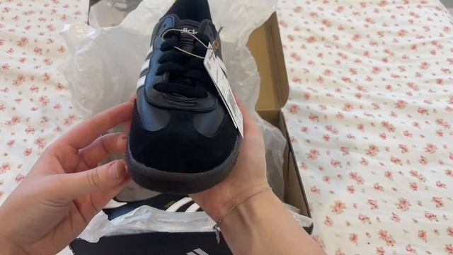 unbox my Adidas Samba's #sambas #sneakers #fashionstyle #blogger #minihaul