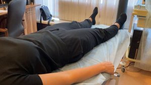 Спастику в конечностях можно убрать без лекарств. Чем? Методами Мануальной медицины.