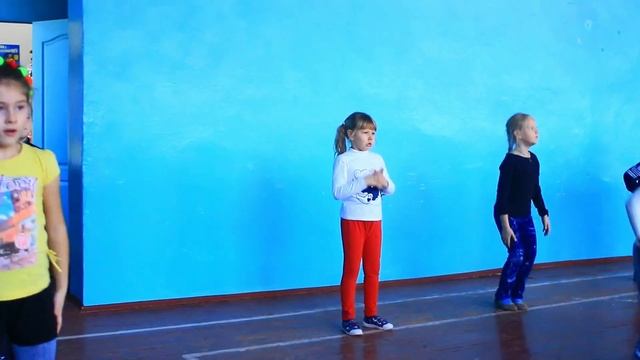 урок физкультуры. 4 школа. 1 класс смотреть онлайн