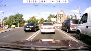 Хам на дороге (1): прет по встречке