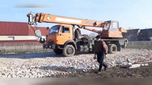 Стоянка для техники/Часть 4/Засыпаем участок/увеличиваем территорию/прикатываем стоянку краном