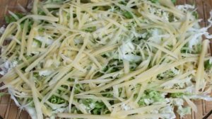 Салат из пекинской капусты с маринованными грибами и сыром