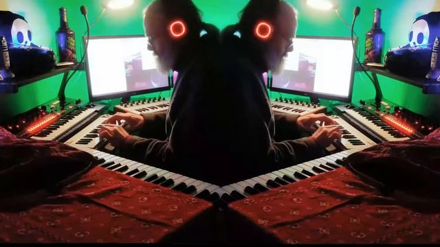 Spy Runner (live hardware jam version) смотреть онлайн