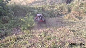 Радиоуправляемая косилка ELIZA  на сложных участках. Radio control mower.