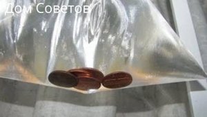 Соседи постоянно Вешают над дверью и окнами Пакет с Водой. Узнав причину, я тоже Стала так Делать