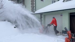 Снегоуборщик Husqvarna st 261 и st224 КТО КРУЧЕ  бросает снег