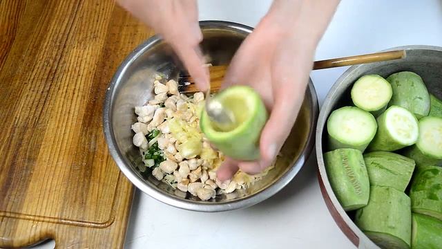 Фаршированные кабачки с курицей и сыром смотреть онлайн