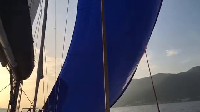 Генакер / Спинакер поддерживание нужного угла атаки к ветру (простой способ, слабый ветер)