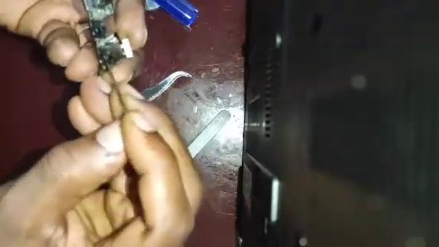 How to remove Broken Earphone plug from any Laptop смотреть онлайн