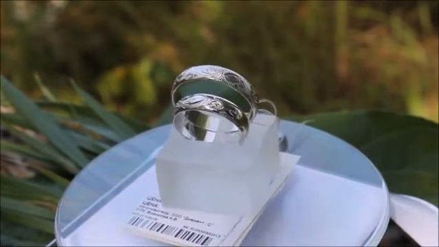 Обручальное серебряное кольцо с гравировкой