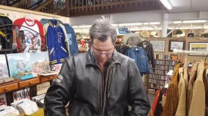 ЧТО НОСЯТ В США? ПОЧЕМУ американцы одевают это? МАГАЗИН для настоящих американцев/ АЛЕКС БРЕЖНЕВ