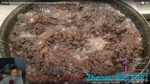 КРОВЬ свиная со шкварками и молоком в сковороде)) СТОИТ ПОПРОБОВАТЬ | Реакция WhoTheHellCares