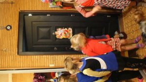 Колядка. Щедровка. Игры. Камила и Каролина щедруют.