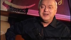 Кузнечик на лугу стрекочет