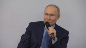 Владимир Путин рассказал, как работал плотником