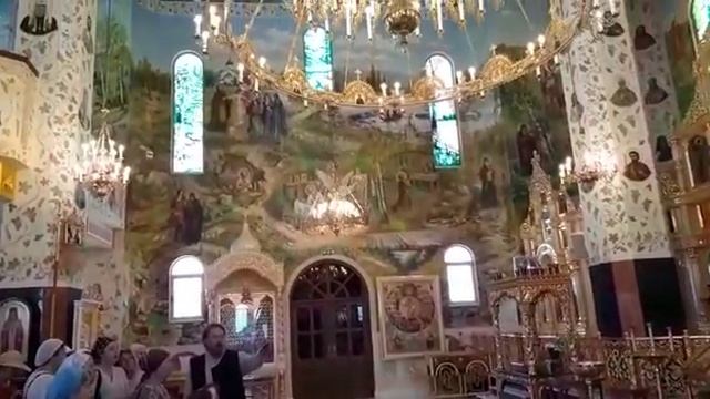 Поём, молимся и радуемся в храме всех святых, в земле Русской просиявших смотреть онлайн