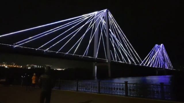 Виноградовский вантовый мост || Световое шоу "Сердце Сибири" смотреть онлайн