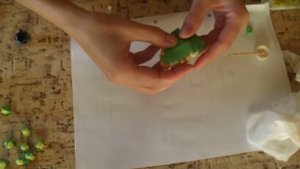 Как закрепить на заколке изделие из полимерной глины и холодного фарфора