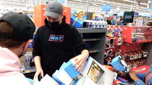 Дал Людям $1,000,000 Но ЛИШЬ 1 Минуту, Чтобы их Потратить! смотреть онлайн