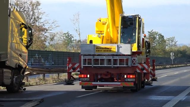 03.10.2020 - VN24 - LKW walzt Leitplanke nieder - aufwendige Bergung auf A46 bei Iserlohn смотреть онлайн