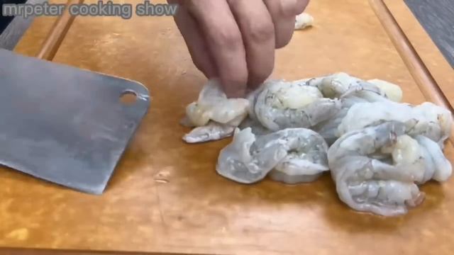 油炸酥脆虾圈 | 表层酥脆可口、内部QQ又弹牙，一吃难忘，舅舅必试食谱之一 | Crispy Shrimp Rolls смотреть онлайн